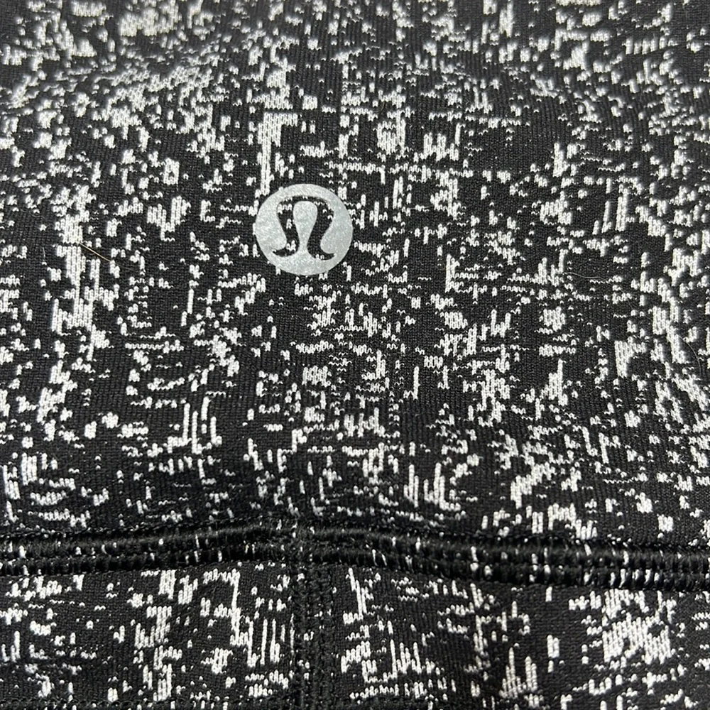 🔹 Lululemon Leggings